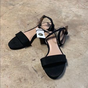 Black NWT half a inch heel